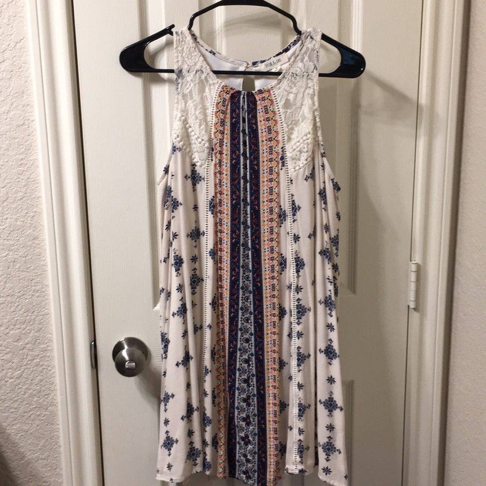 Sleeveless peephole back dress
